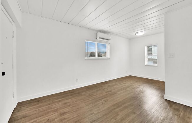 1 bed, 1 bath, $1,100, Unit 714