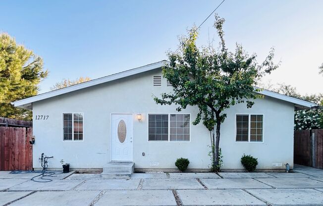 Spacious 6-Bedroom with Private Yard & Parking in Sylmar!