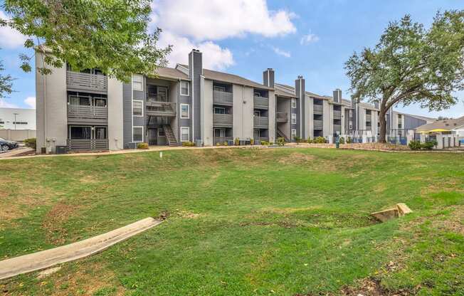 the preserve at ballantyne commons apartments exterior view