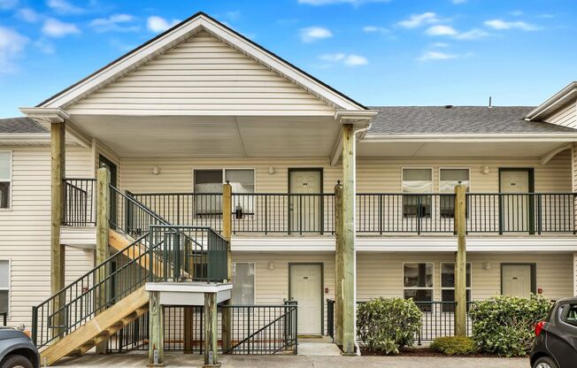 2 beds, 1 bath, 738 sqft, $1,725, Unit 250-106 (ADA)