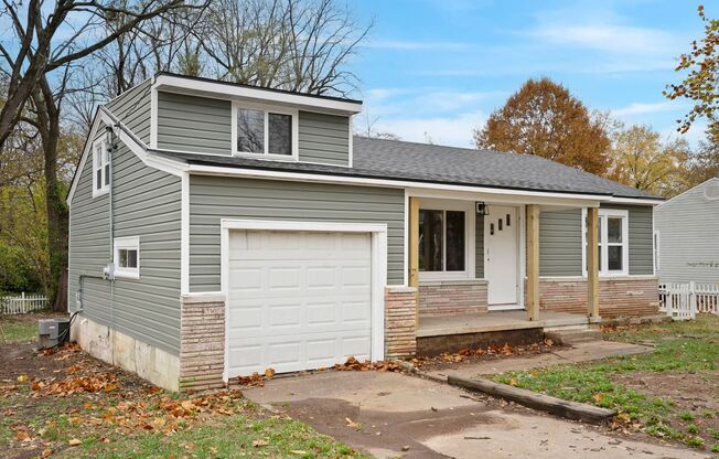 Fully Remodeled 3 bedroom | 1 bathroom | 1 car garage | Springfield! PETS WELCOME!