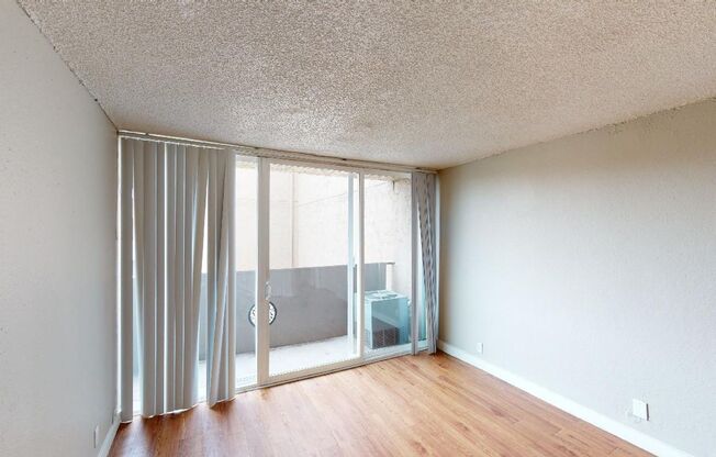 Studio, 1 bath, 304 sqft, $795, Unit 1945 Peoria St #308