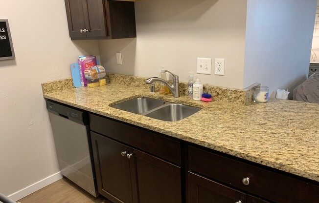Studio, 1 bath, 300 sqft, $825, Unit 214
