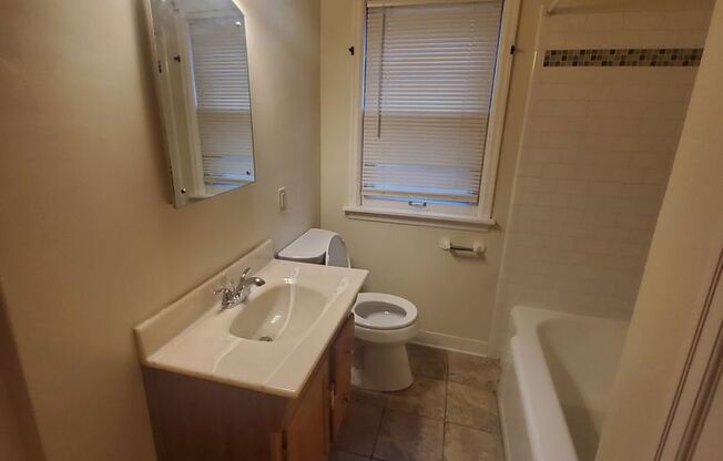 2 beds, 1 bath, 1,055 sqft, $995, Unit 2571 Lower