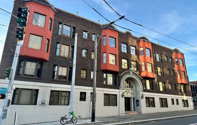 2 beds, 1 bath, 609 sqft, $1,995, Unit 106