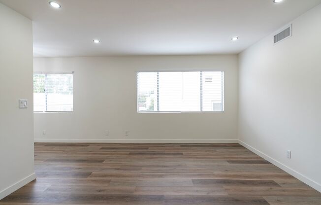 212 S Arnaz Dr