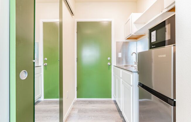 Studio, 1 bath, 170 sqft, $836, Unit 710