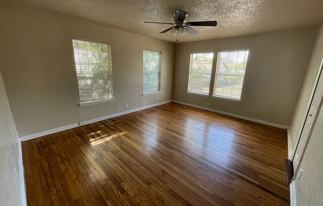 3 beds, 1 bath, $1,100