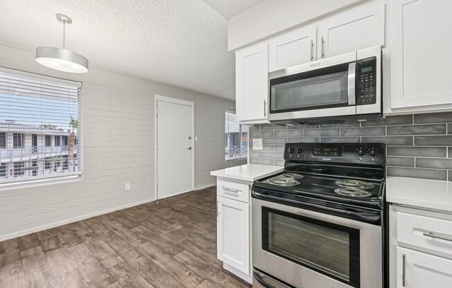 2 beds, 2 baths, 965 sqft, $1,449, Unit E021