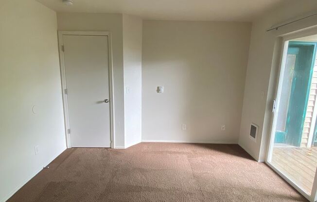 3 beds, 2 baths, 1,066 sqft, $1,900, Unit E215