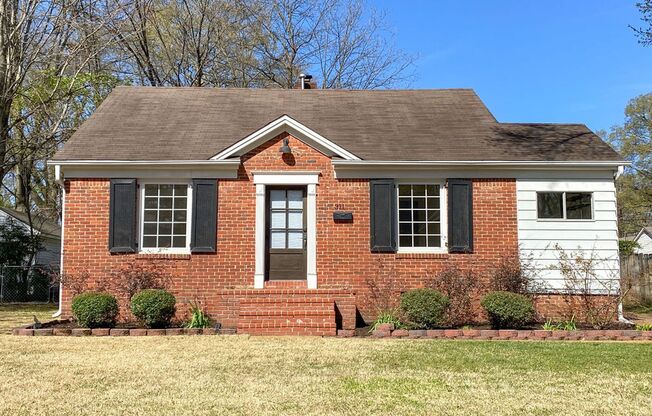 3 bed, 2 bath in High Point Terrace with granite and stainless appliances