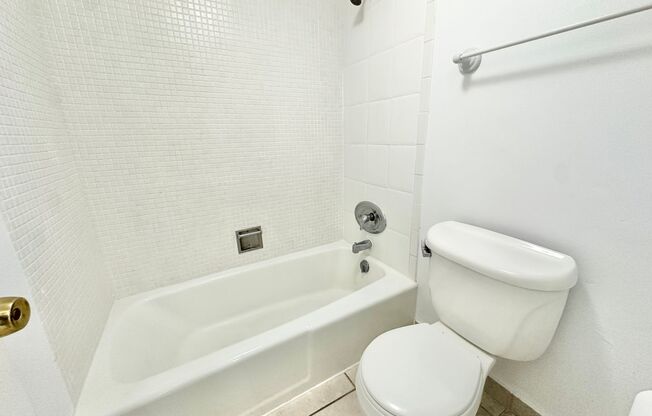 1 bed, 1 bath, $2,300, Unit Unit 1031