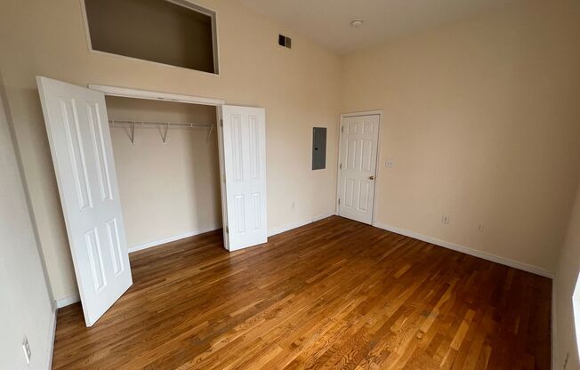 1 bed, 1 bath, $1,095, Unit Apt. B