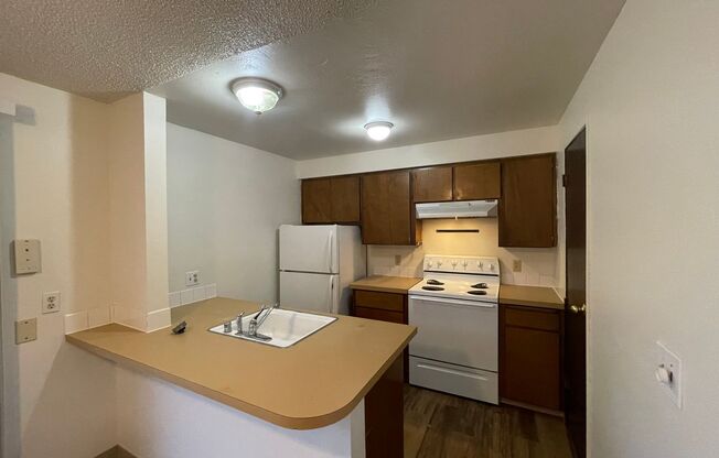 2 beds, 1 bath, 800 sqft, $1,100, Unit 6133