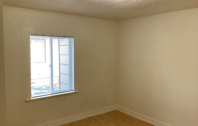 3 beds, 1 bath, $1,200, Unit 1102 NANDINA ST #3