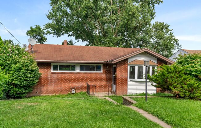 Gorgeous 3 bedroom home in Penn Hills available now!