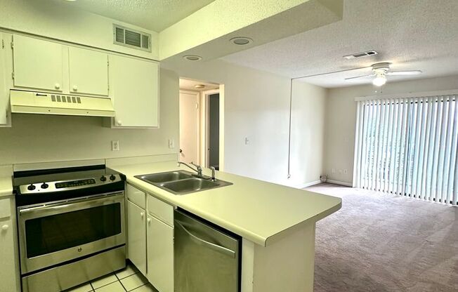 1B/1B Unfurnished Condo Across the Street from the Gulf of Mexico! **MOVE IN SPECIAL- HALF OFF 1ST MONTH”S RENT**