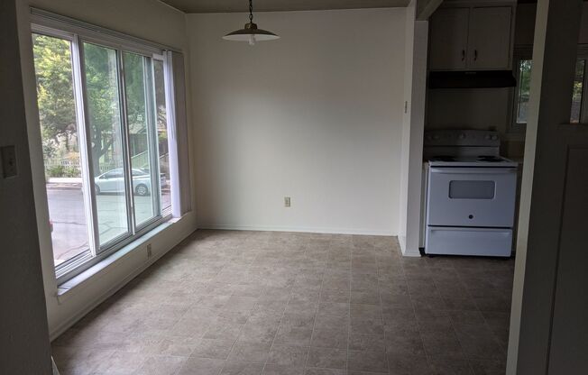 2 beds, 1 bath, $2,400, Unit 1614 Santa Rosa St #6