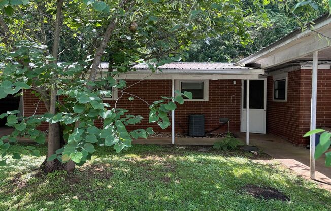 2BR/1BA - Duplex located off of South Milledge Avenue! Available soon!