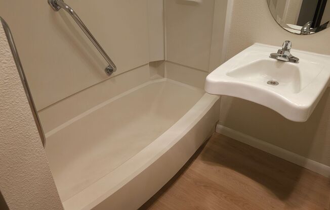 Studio, 1 bath, 495 sqft, $1,095, Unit 5