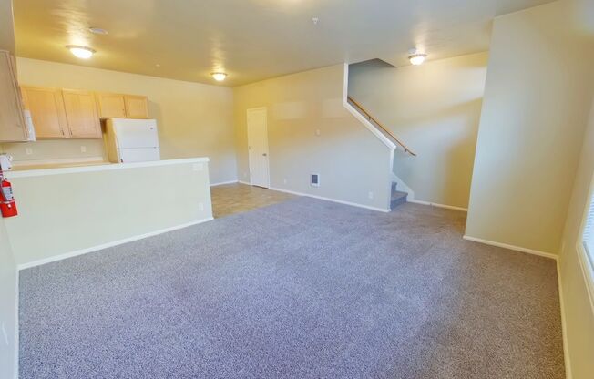 3 beds, 2 baths, $2,025, Unit 5