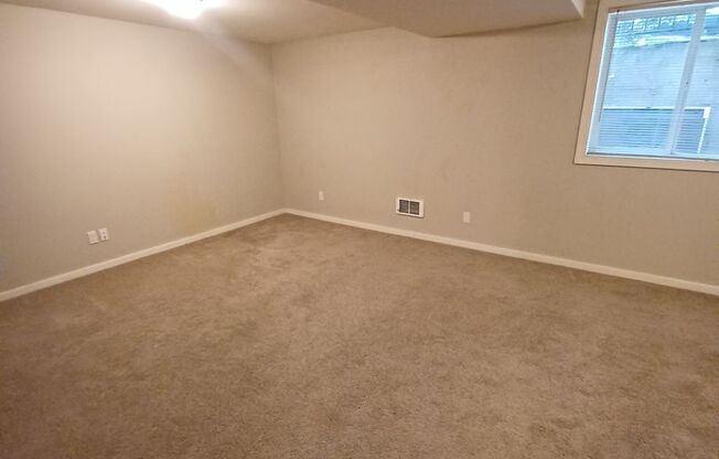 Studio, 1 bath, 550 sqft, $1,395