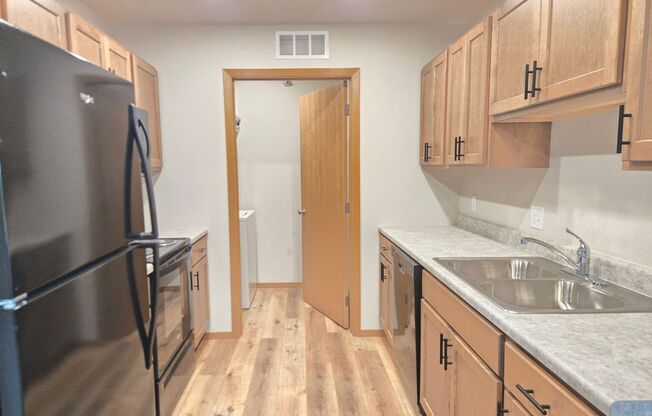 2 beds, 1 bath, 1,090 sqft, $1,230, Unit 3400 304