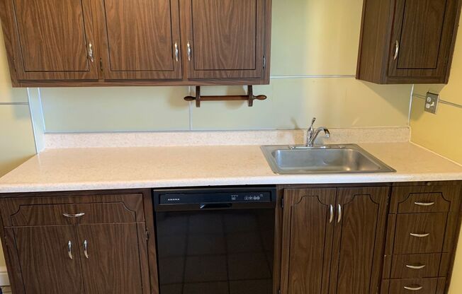 Charming Townhouse in a Beautiful Neighborhood