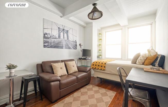 457 West 57 St apt 814