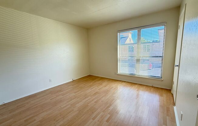 2 beds, 1 bath, 924 sqft, $1,709, Unit OPA-225