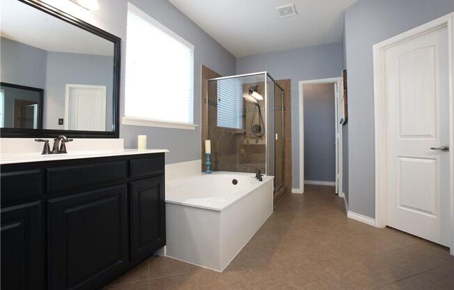 Beautiful home with soaring ceilings that feeds into Frisco ISD! 4 Bedroom and 2.1 Baths