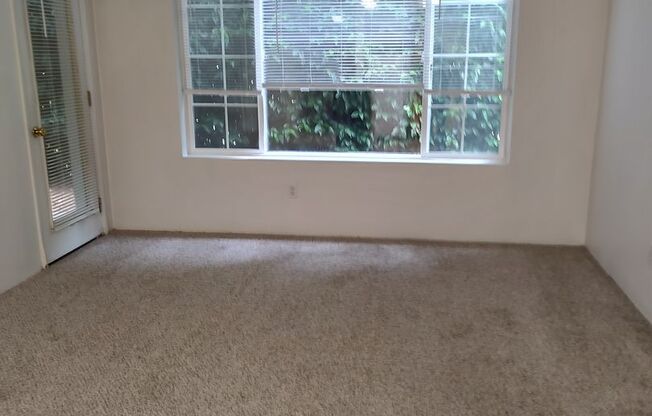 1 bed, 1 bath, 899 sqft, $1,425, Unit H-03