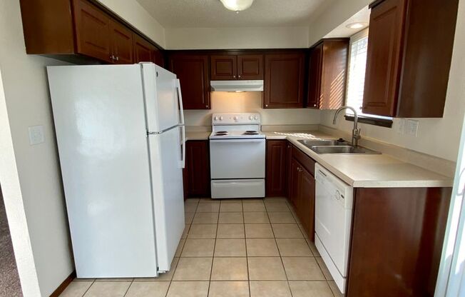 2 beds, 1 bath, 900 sqft, $1,900