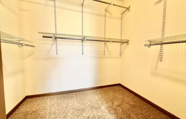 2 beds, 1 bath, 840 sqft, $1,050, Unit 4D