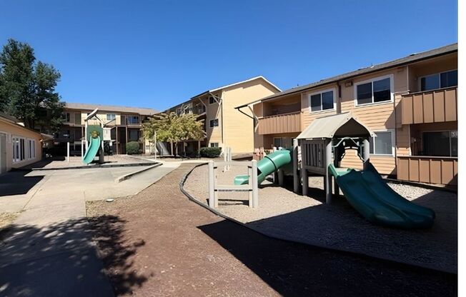 3 beds, 1.5 baths, 1,117 sqft, $1,504, Unit H-80