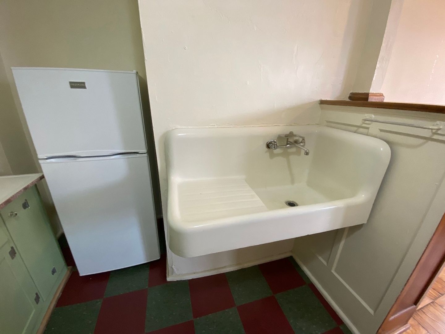 Studio, 1 bath, 400 sqft, $805, Unit 116