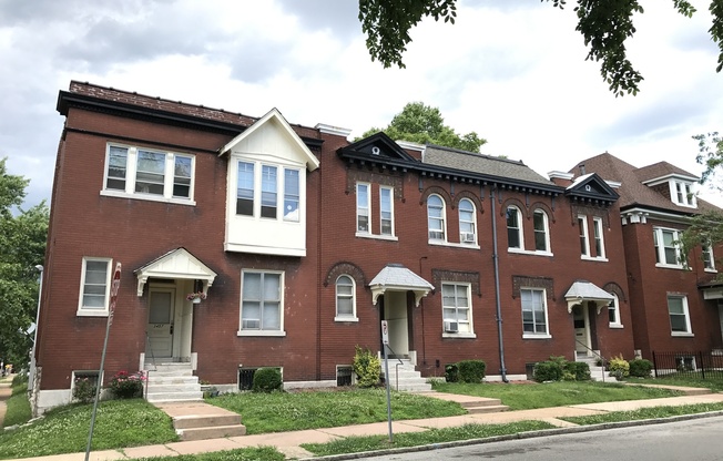 Beautiful Tower Grove East 1bd/1ba Apartment with Tons of Updates