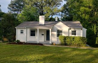 Charming Home, open floor plan close to Charlotte, shopping, airport