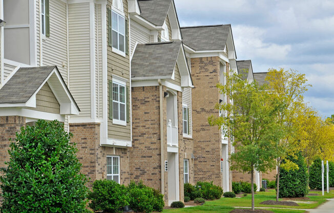 Green Lawns and Trees at Killian Lakes Apartments and Townhomes, Columbia, 29203