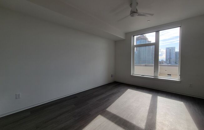 Studio, 1 bath, 323 sqft, $1,465, Unit 118