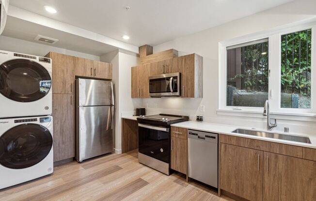 Studio, 1 bath, 144 sqft, $1,049, Unit Unit B3