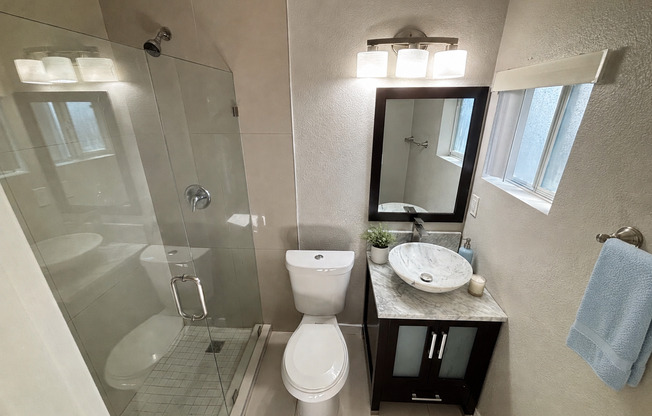 Gorgeous Studio with Private Backyard in the Heart of Downtown Las Vegas! Move In Special $500 Off Move in Fees!
