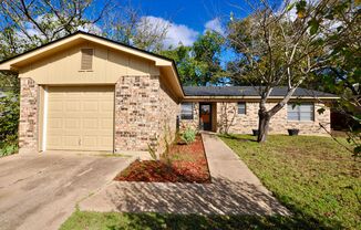 FOR LEASE! 3 BR - 2 BA - 1 Car Garage - Brick Home in Nice Neighborhood in Weatherford