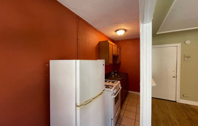 Studio, 1 bath, $825, Unit 06