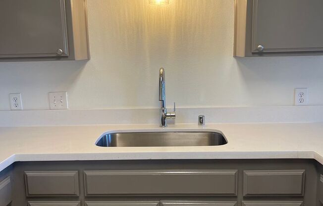 2 beds, 2 baths, 902 sqft, $1,839, Unit L3