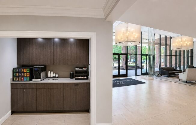 Studio, 1 bath, 470 sqft, $2,100
