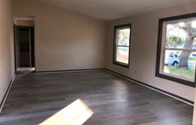 3 Bedroom / 2 Bath Deltona Home Available Now!