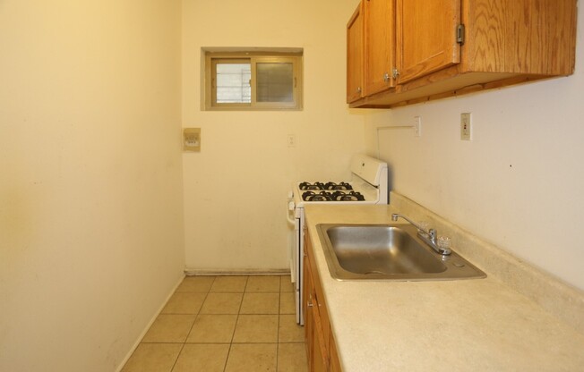 1212 THORNDALE