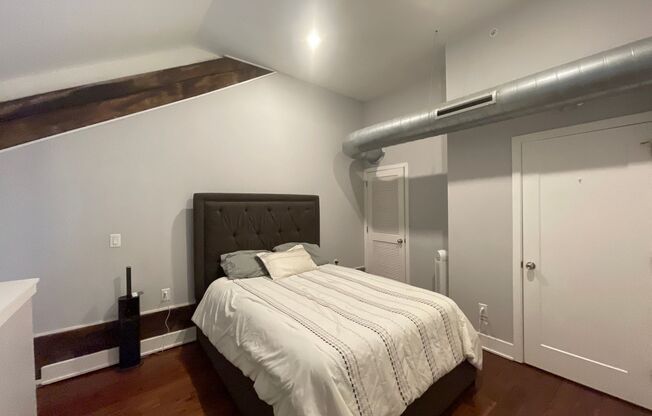 1 bed, 1.5 baths, $1,695, Unit Apt 37