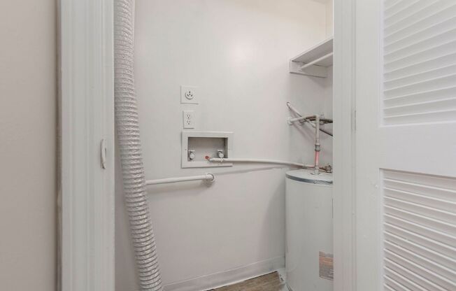 1 bed, 1 bath, $850, Unit 213